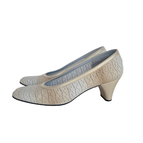 Vintage 80s Margaret Jerrold Church Pumps - Picture 3 of 9